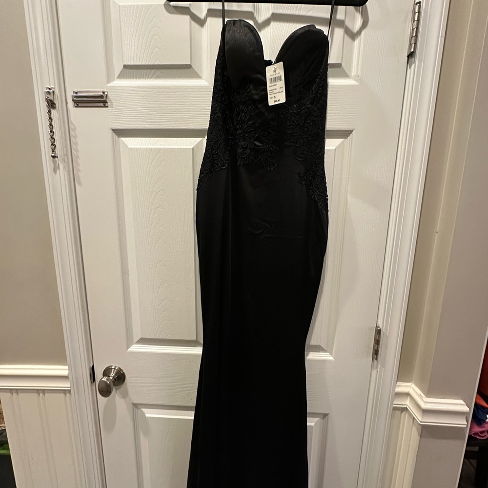 Chic Strapless Black Dress - Picture 4 of 6